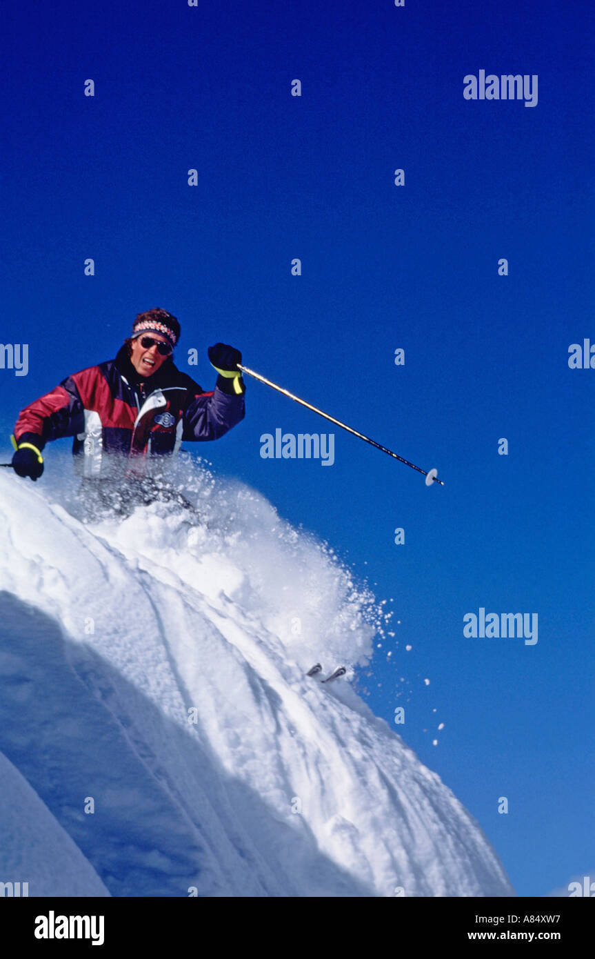 Giovane uomo neve sci. Foto Stock