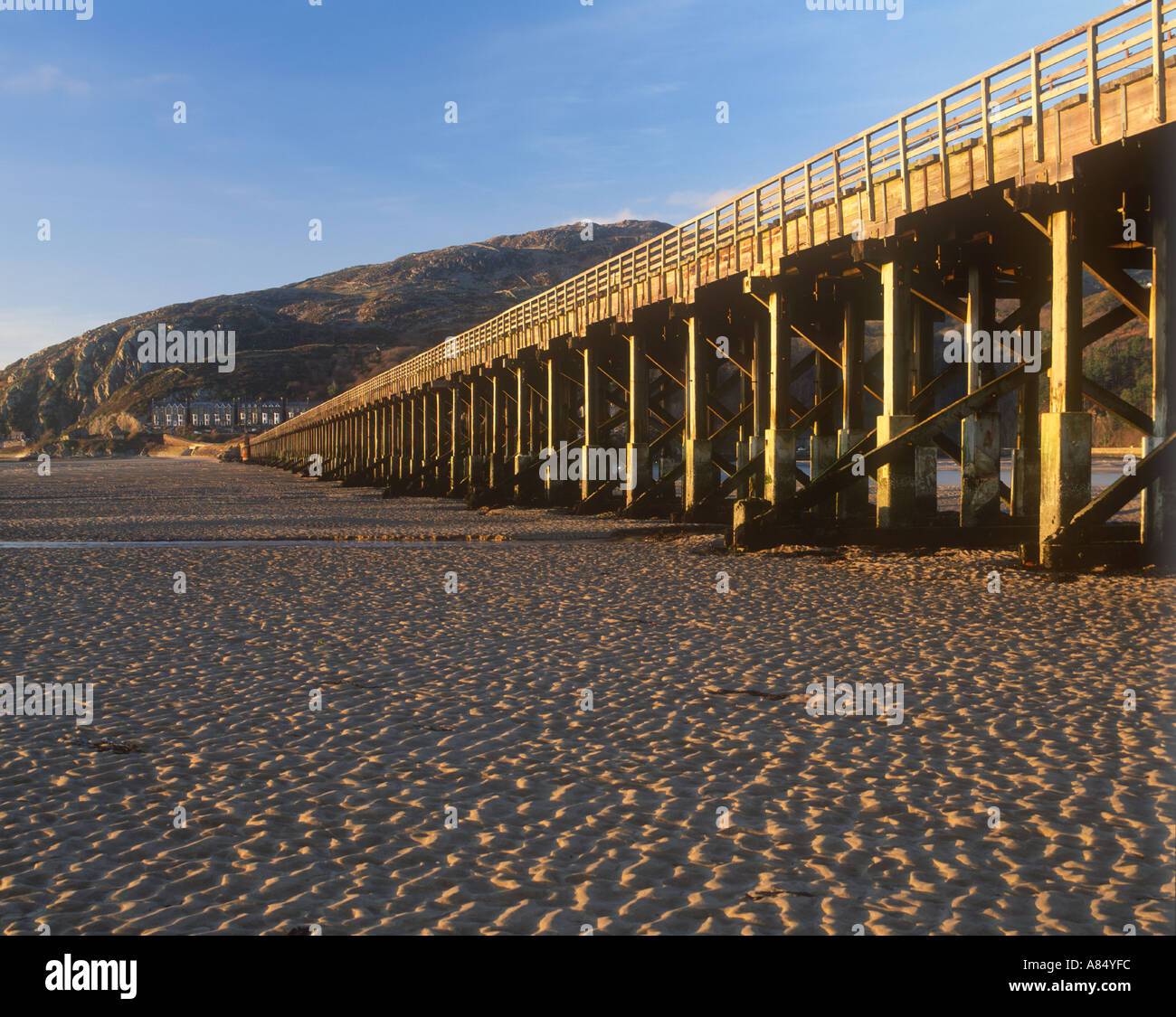 Ponte a pedaggio su Mawddach Estuary vicino a Blaenau Ffestiniog North West Wales Foto Stock