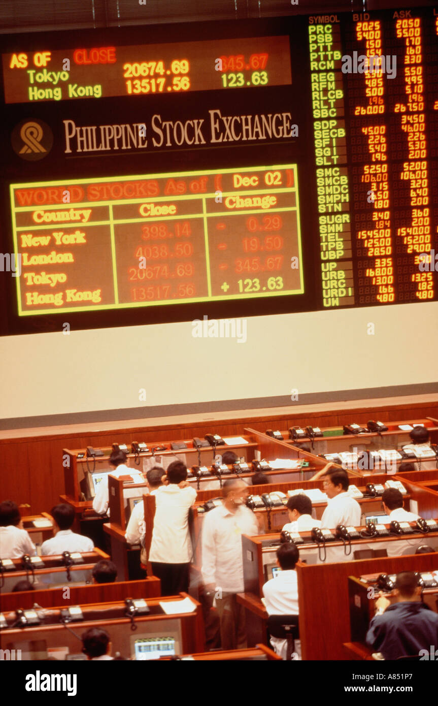 Filippine. Manila. Operatori di borsa sul trading floor Foto Stock
