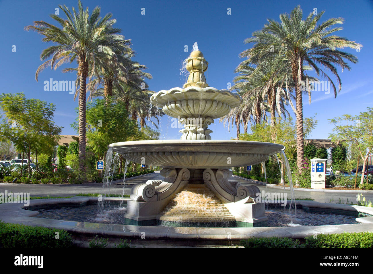 Un giardino fontana presso la Spa Resort Casino in Palm Springs California USA Foto Stock