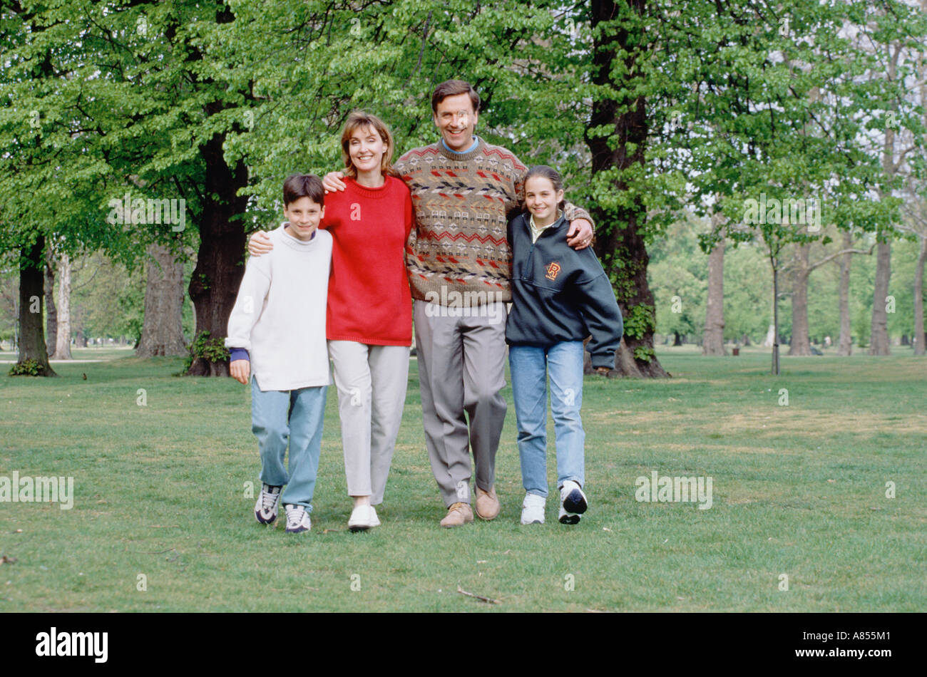 Famiglia i genitori Parco per bambini Foto Stock