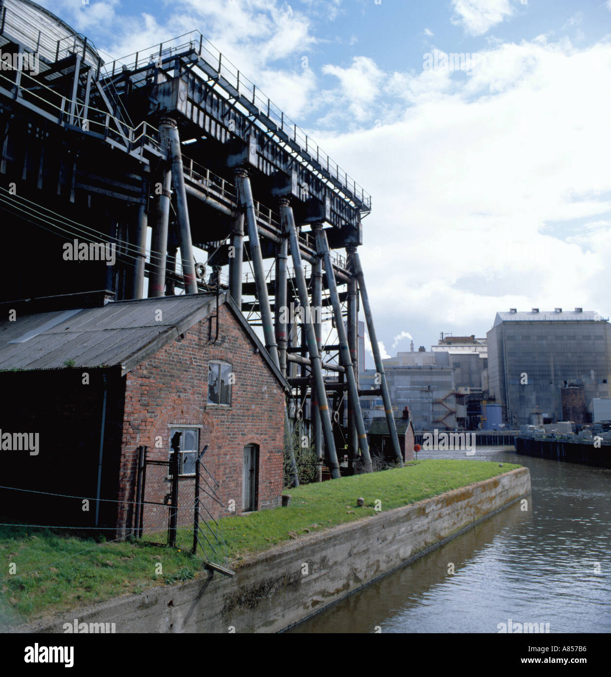 Radlett sollevamento in barca sul fiume Weaver e Trent e Mersey Canal, Radlett, vicino a Northwich, Cheshire, Inghilterra, Regno Unito. Foto Stock