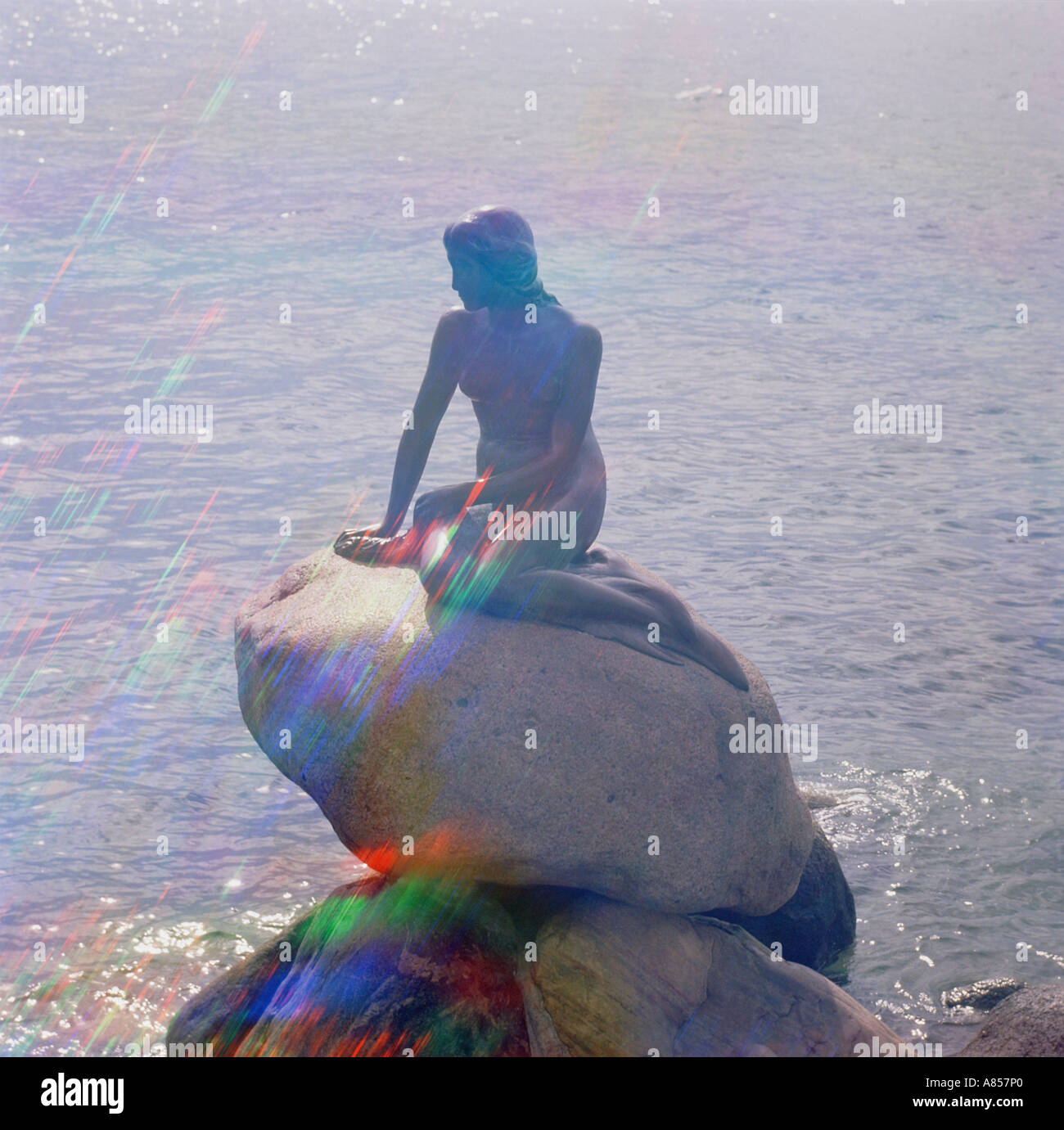 La Danimarca. Copenhagen. Statua. La Sirenetta. Foto Stock