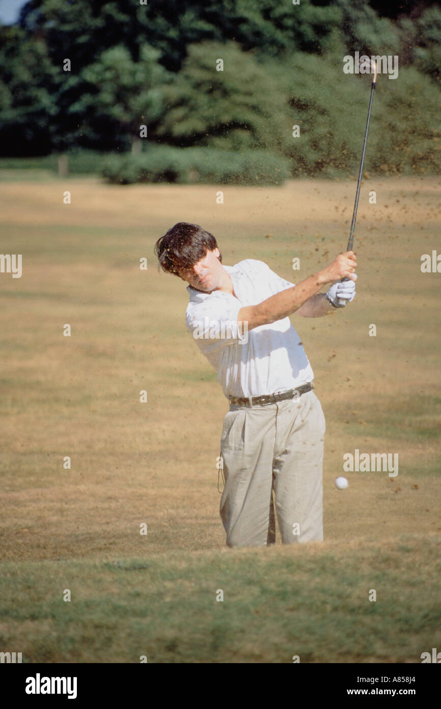Lo sport ricreativo. L'uomo giocando a golf Foto Stock