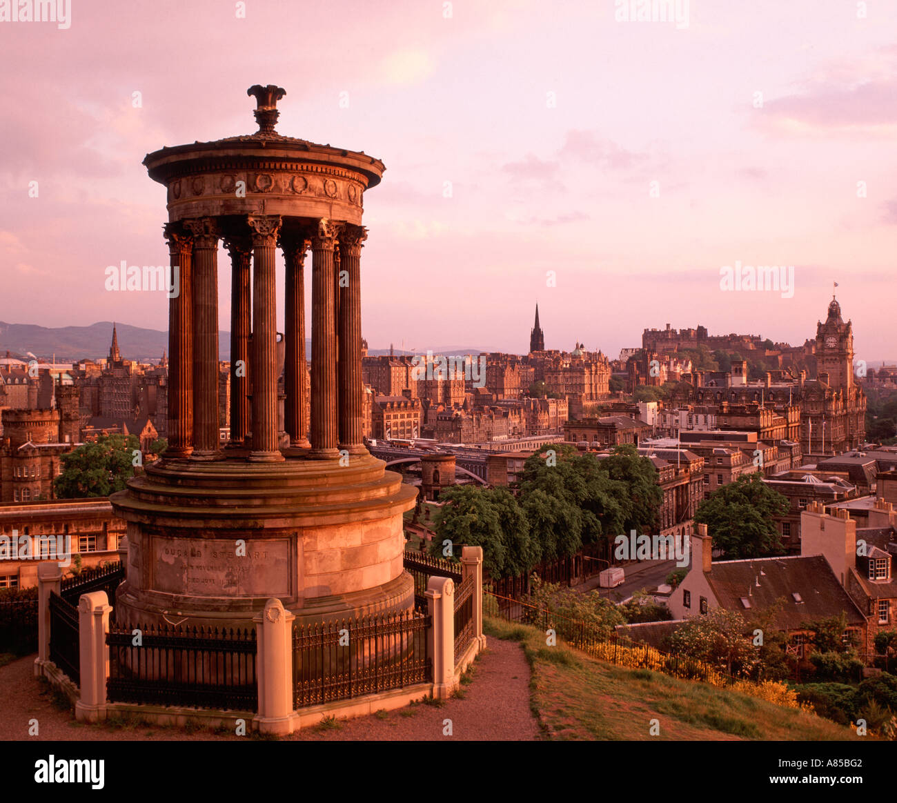 Lo Skyline di Edimburgo e il Castello, Scotland, Regno Unito Foto Stock