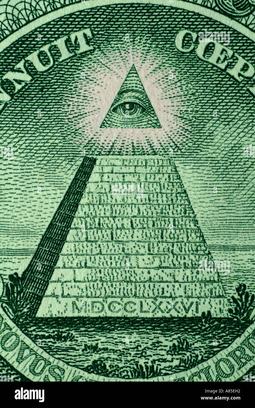 American US Dollaro nota che mostra una piramide con 13 passi e un occhio in Apex, vicino. Foto Stock