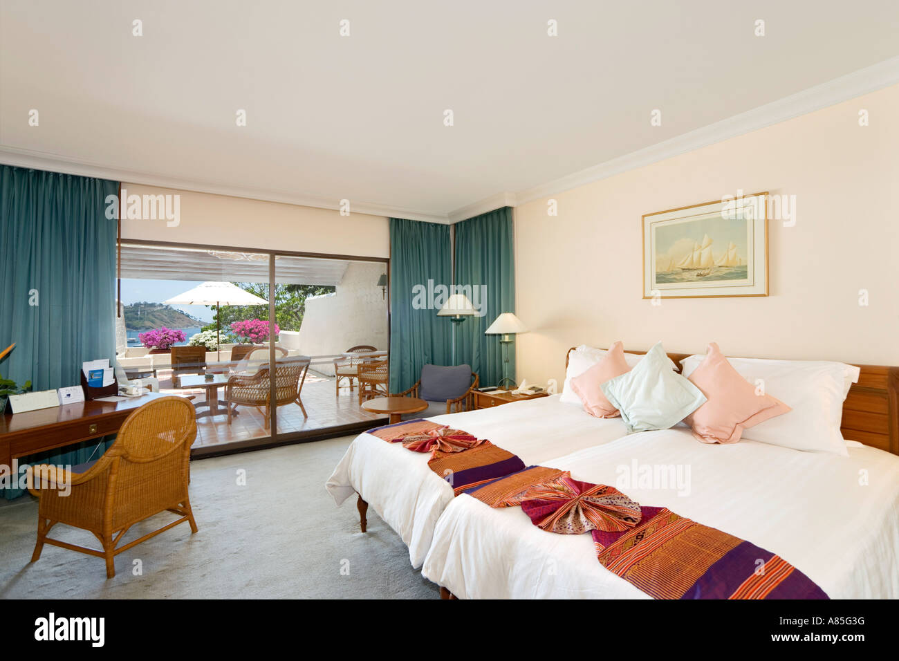 Hotel di lusso Camera da Letto (camera Deluxe al Le Royal Meridien Phuket Yacht Club), Phuket, Tailandia Foto Stock