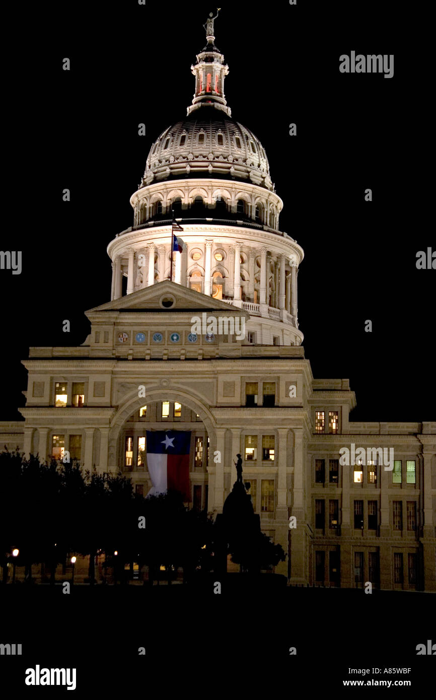 Vista notturna del Campidoglio del Texas ad Austin Foto Stock