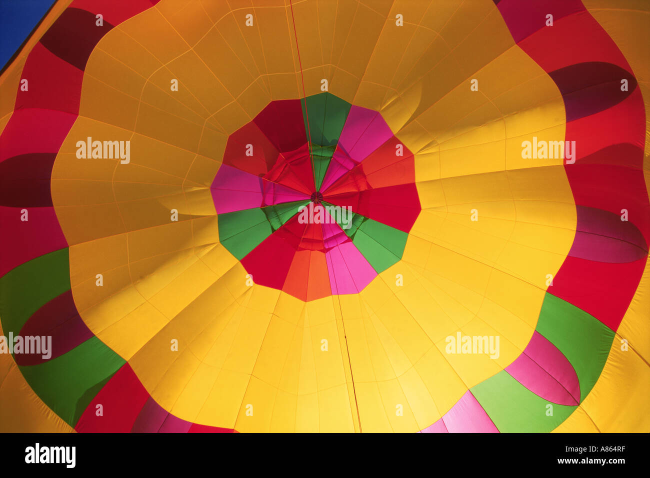 Interno colorato di gonfiati in mongolfiera ad aria calda Foto Stock