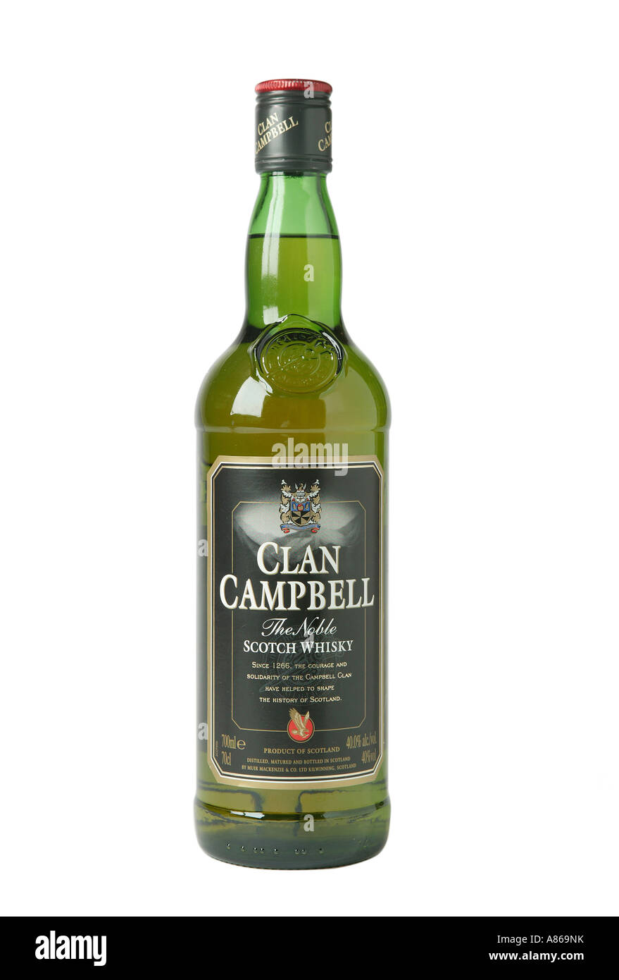 Clan Campbell whiskey studio su sfondo bianco giallo shpwing colr whiskey attraverso il vetro Foto Stock
