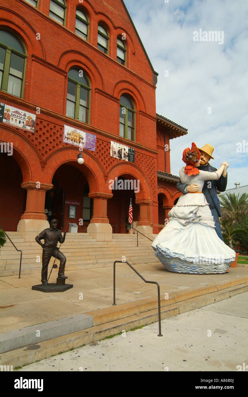 La Key West Museo di Arte e Storia esterno alla Dogana Vecchia coppia danzante da Seward Johnson Foto Stock