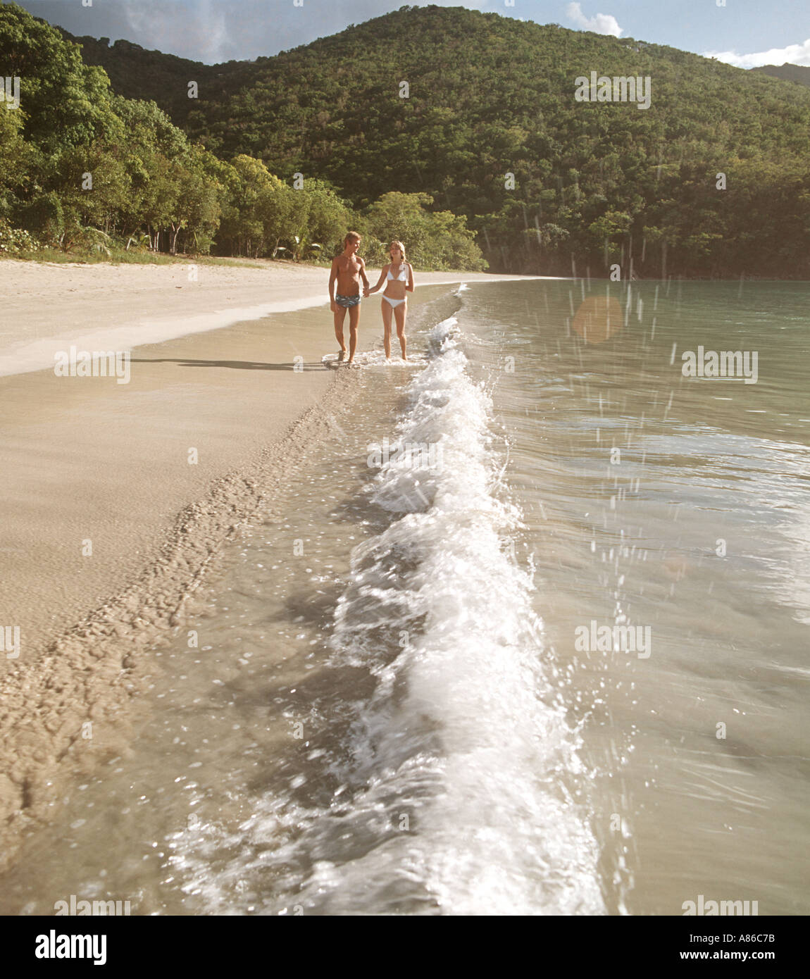 Coppia sulla spiaggia nei pressi di San Juan di Porto Rico Foto Stock