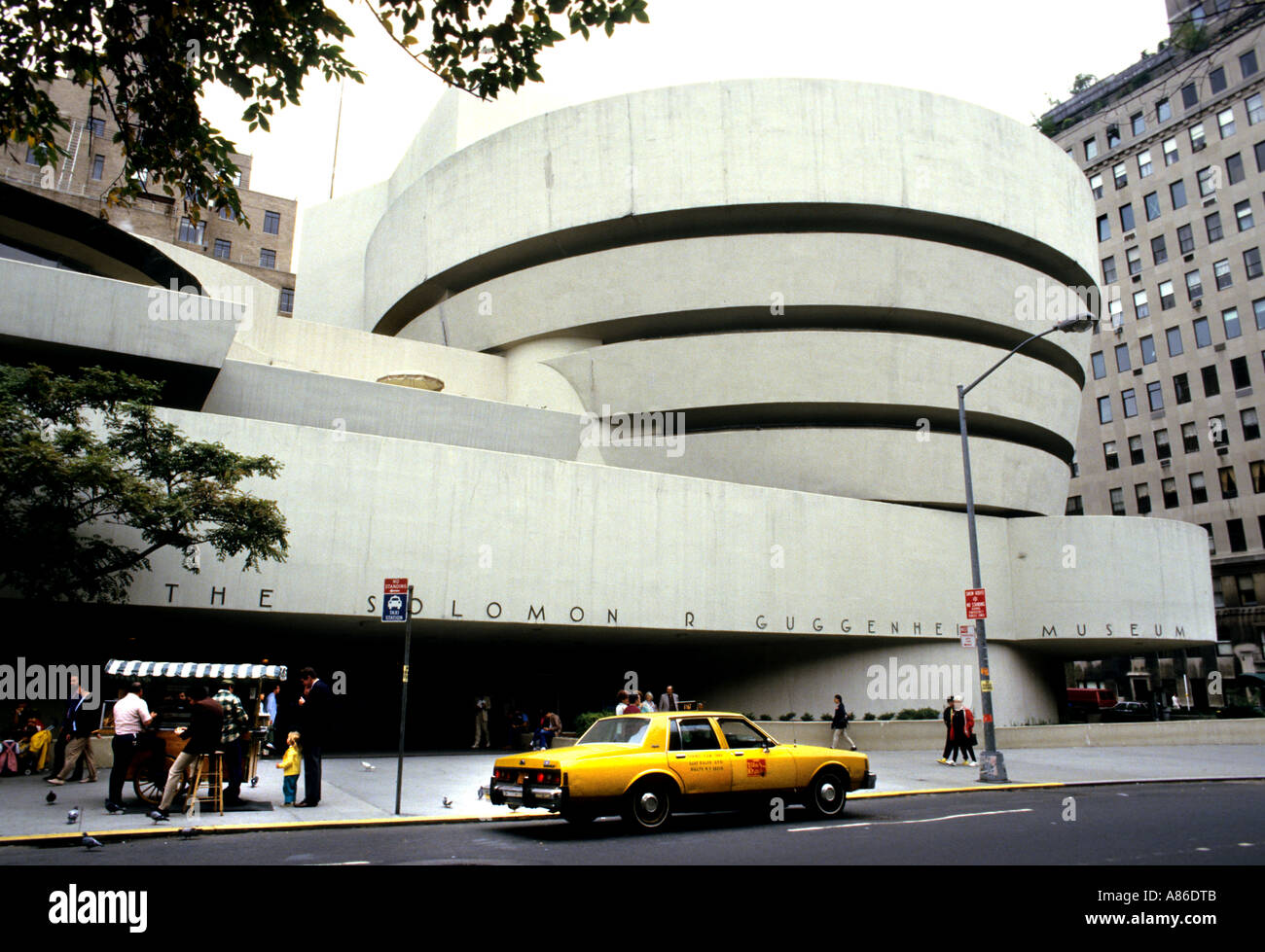 Stati Uniti New York Manhattan Museo Guggenheim curve curva di Frank Lloyd Wright Foto Stock