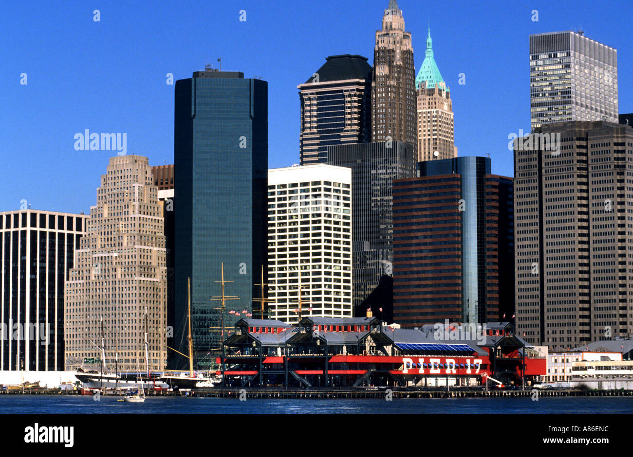 Stati Uniti New York Manhattan Sky line Pier 17Hudson Foto Stock