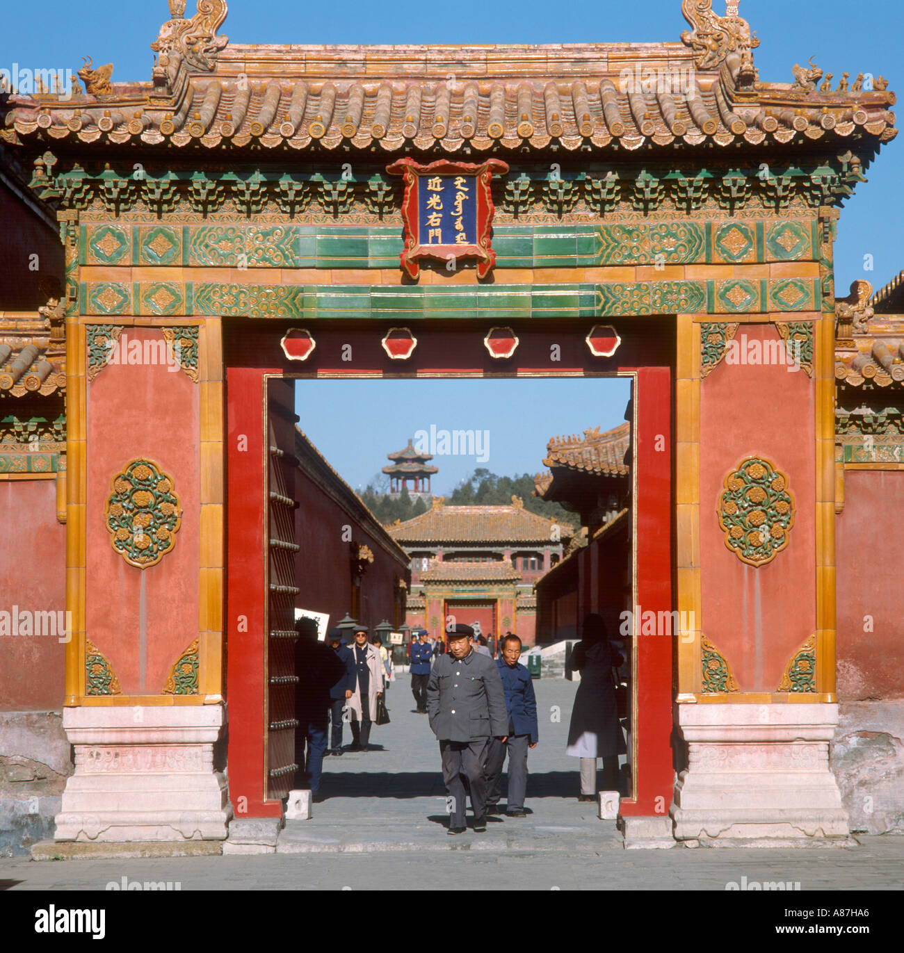 Gateway al Palazzo Imperiale, la Città Proibita di Pechino, Cina, prese nel 1986 pre riforma e il turismo di massa Foto Stock
