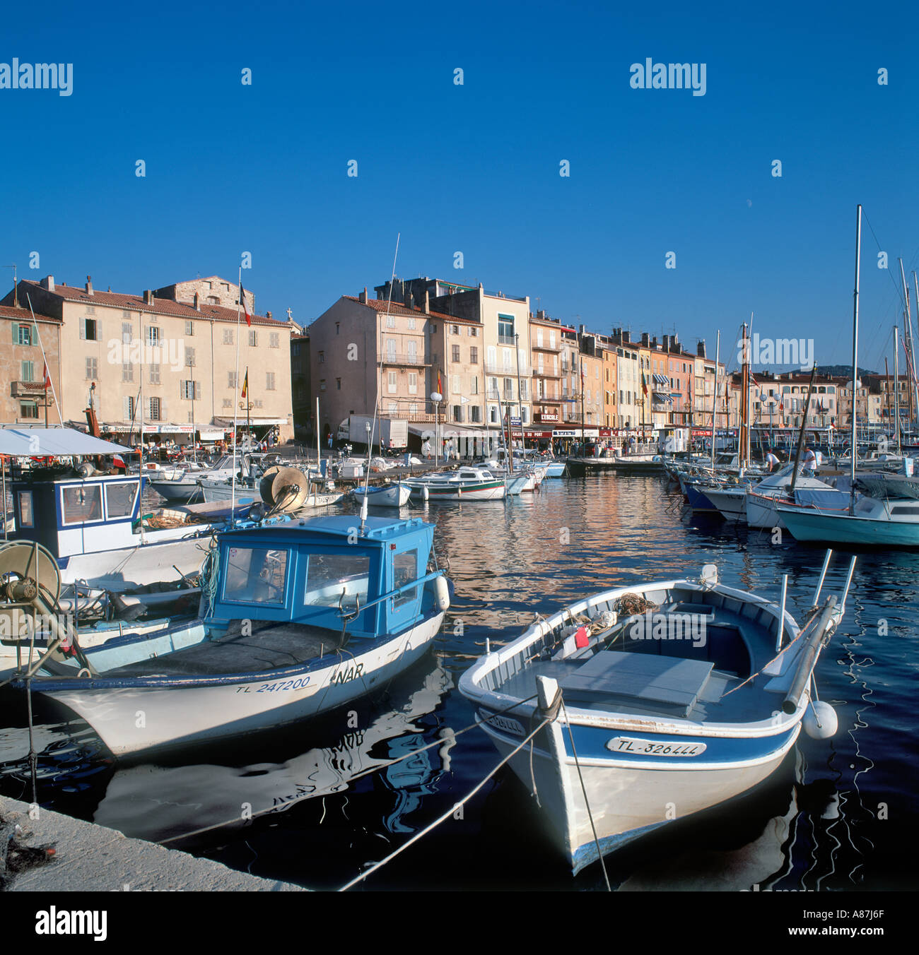 Inizio serata nel vecchio porto, St Tropez ,Costa Azzurra, Francia Foto Stock
