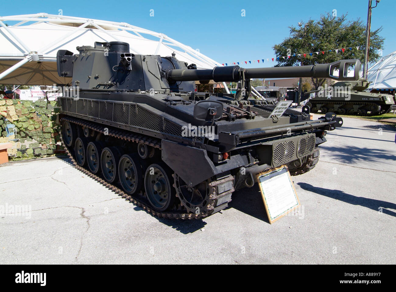 Abate FV433 semoventi 105mm pistola inglese e serbatoio australiano Foto Stock