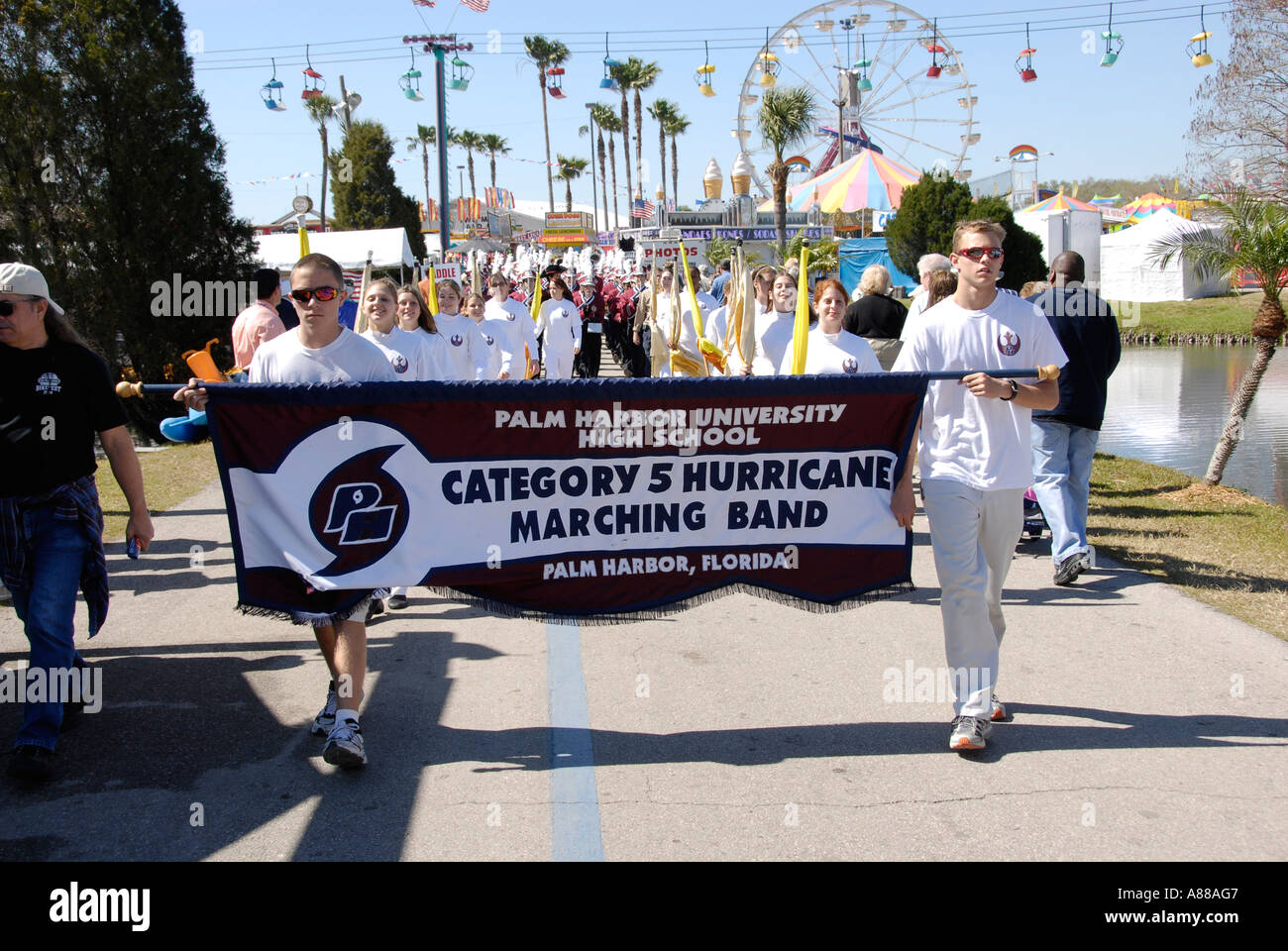 Palm Harbor University High School Marching Band partecipa in una sfilata presso la Florida State Fair a Tampa Foto Stock