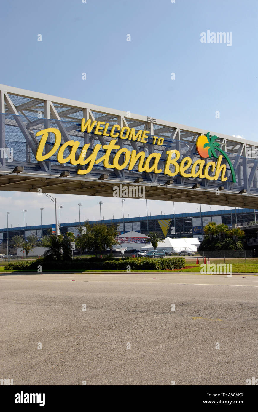 Daytona International Speedway e casa di Daytona 500 automobile NASCAR corsa in auto a Daytona Beach Florida FL Foto Stock