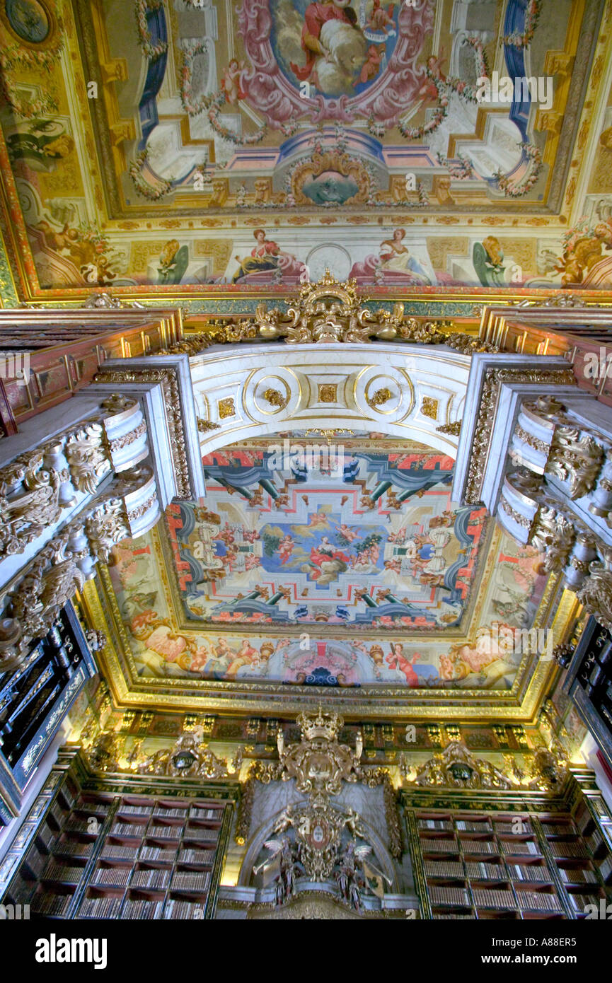 Ornato del XVI secolo decorazione nell'Università di Coimbra, uno dei più spettacolari librerie barocco in Eorope. Portogallo Foto Stock