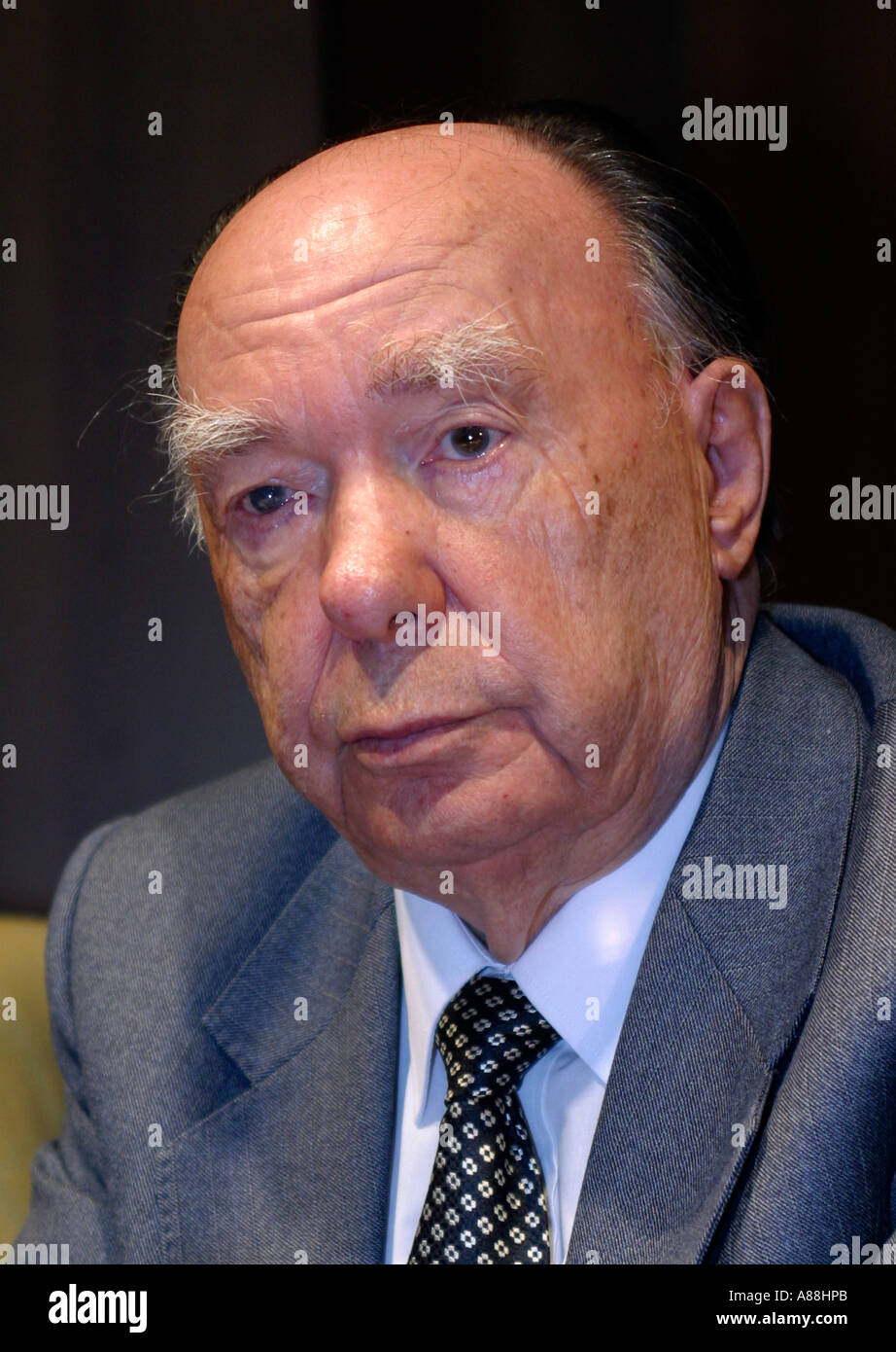 Germania, Francoforte, 10.10.2003. Alexander Nikolaevich Yakovlev - economista russo chiamato il padrino di glasnost. Foto Stock