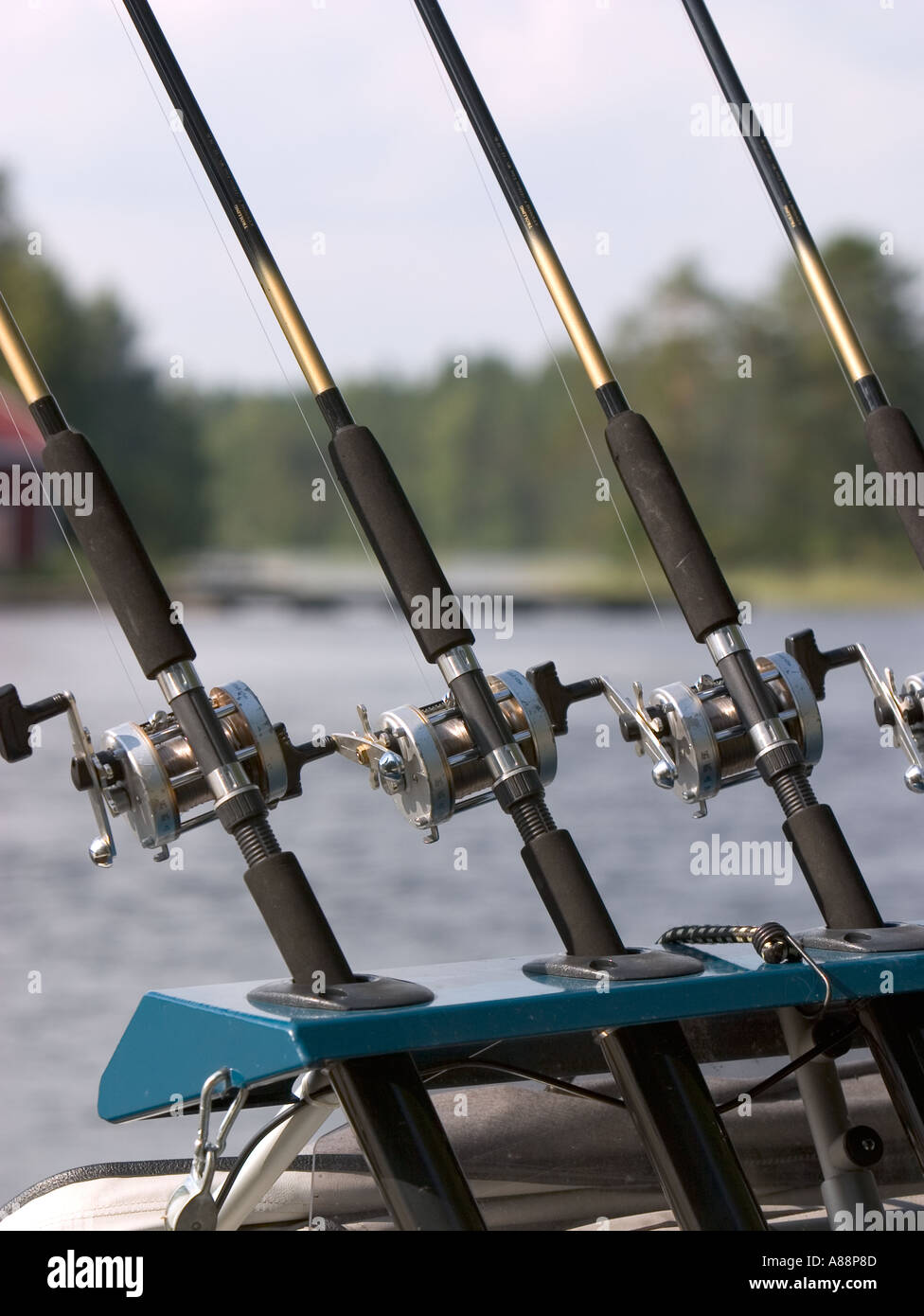 Canne da pesca e bobine in rack , Finlandia Foto Stock
