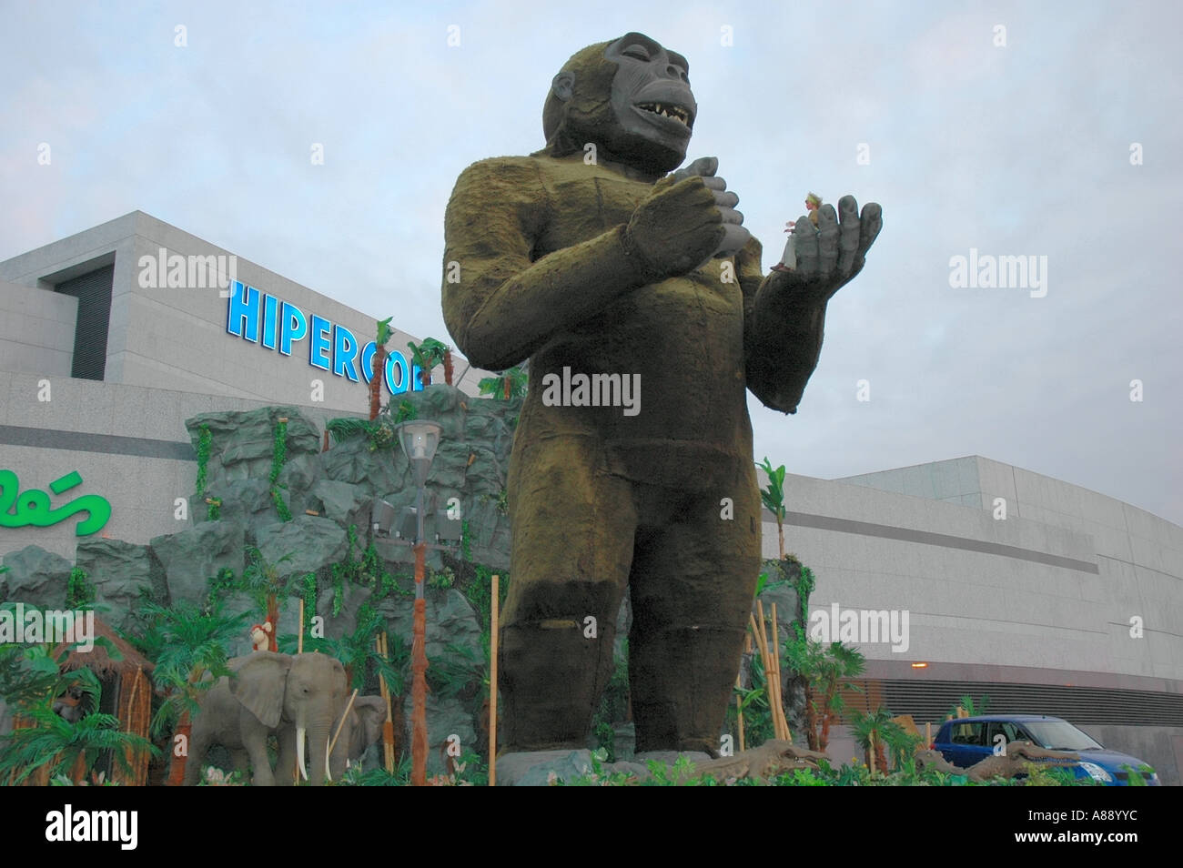 King Kong scultura, Xanadu Shopping Centre, Madrid, Spagna, Europa UE Foto Stock