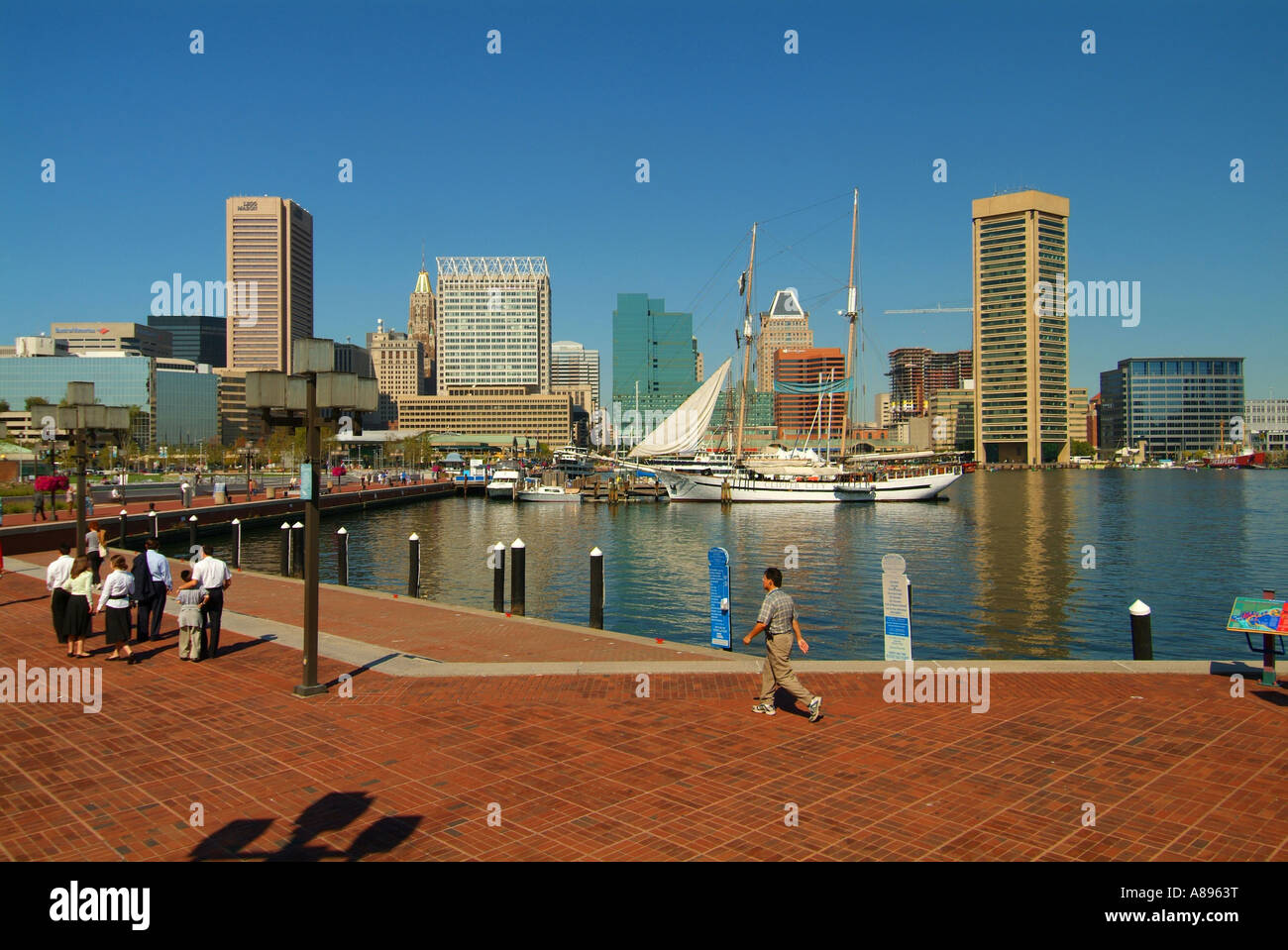 Stati Uniti Maryland Baltimore una vista da il Maryland Science Center guardando fuori dal porto interno Foto Stock