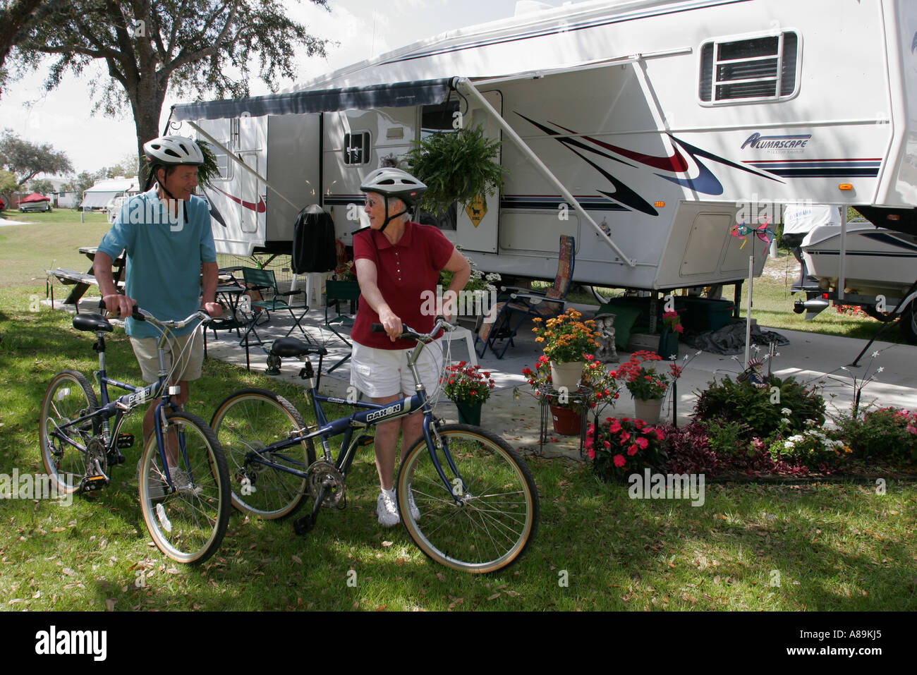 Lago Wales Florida, Kissimmee River Water Camp Mack River Water Resort, campeggio, coppia in pensione, biciclette bicicletta bicicletta equitazione motociclisti bik Foto Stock