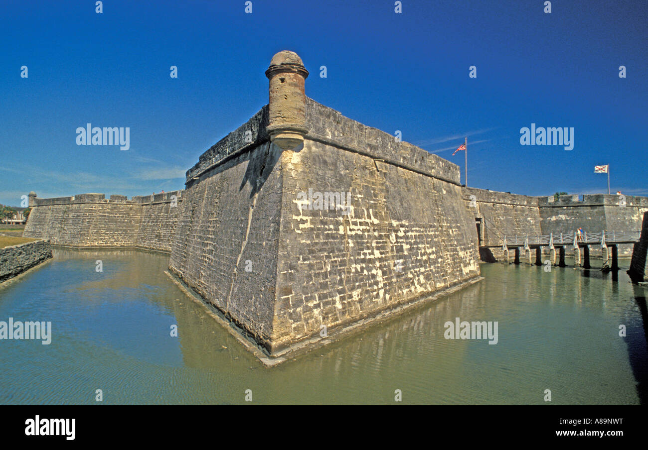 Sant'Agostino Castillo de San Marcos acqua nel fossato Foto Stock