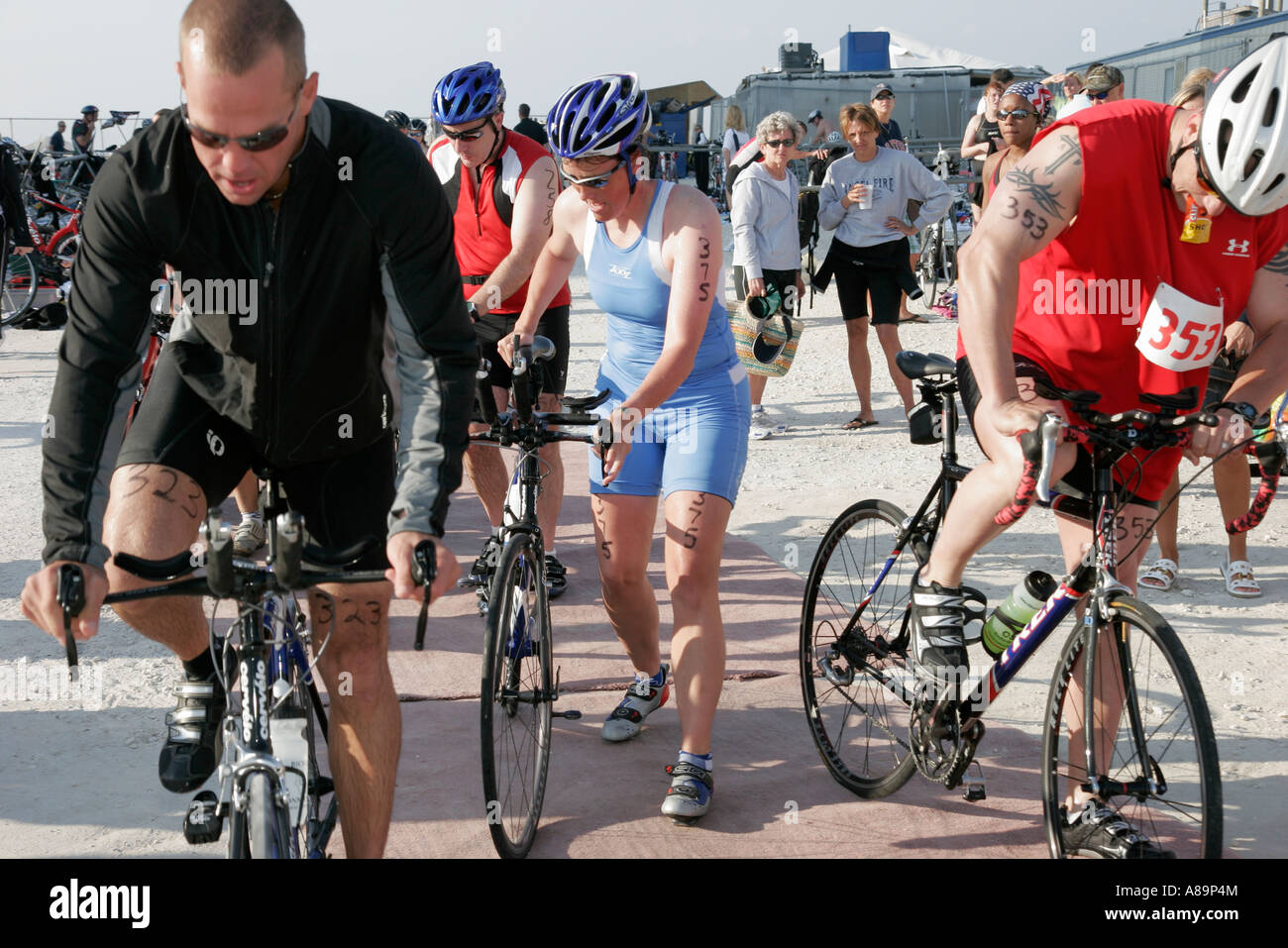 Alabama Gulf of Mexico Coast, Florabama, Mullet Man Triathlon, concorrenti, bicicletta, bicicletta, equitazione, ciclismo, ciclista, biciclette, ciclisti, gara, visitatori viaggio in barca Foto Stock