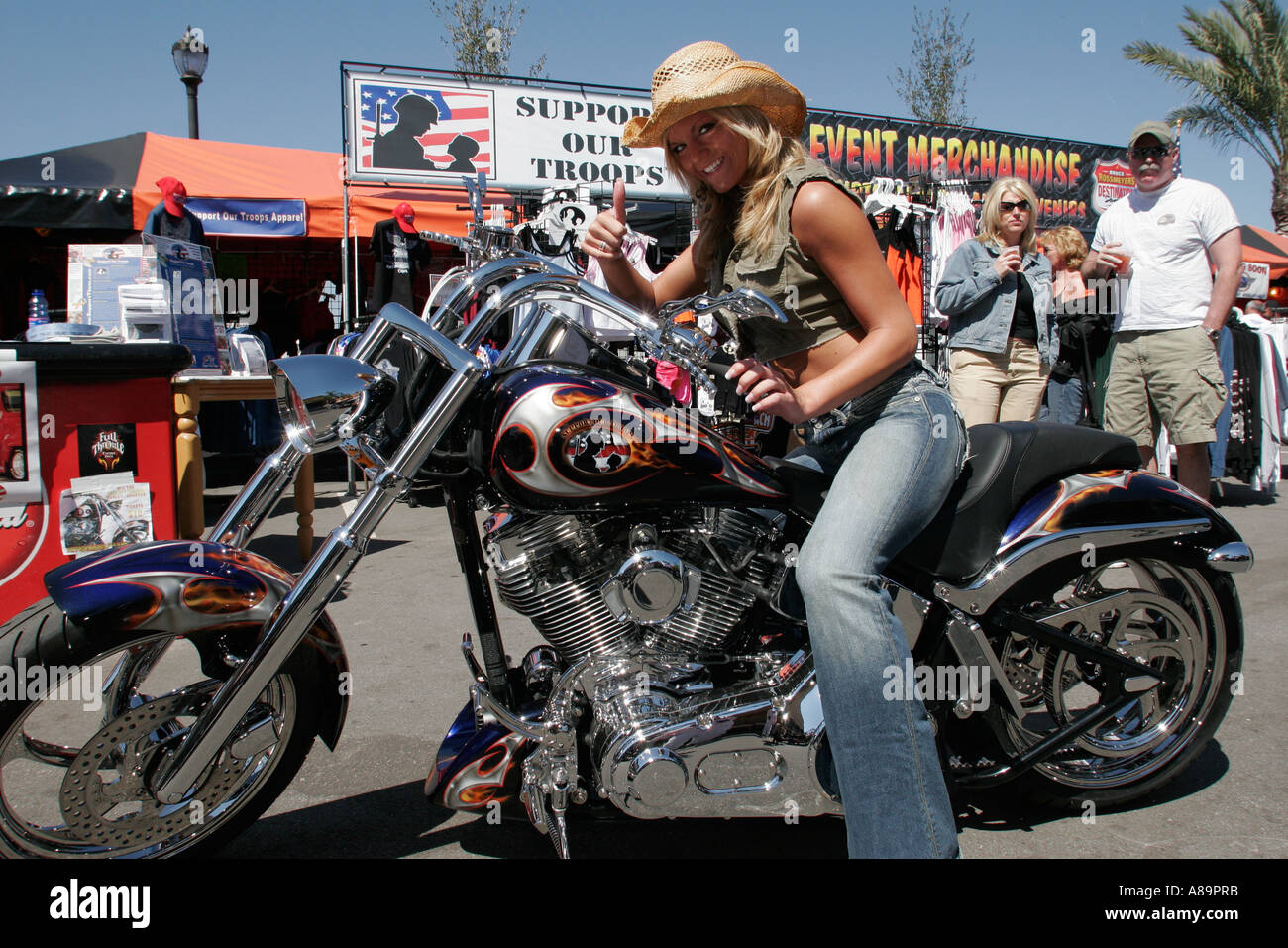 Daytona Beach Florida,US 1,destinazione Daytona,Bike Week,moto moto,evento,celebrazione,annuale,piloti,proprietari,sostenere le nostre truppe,speciale,modalità Foto Stock