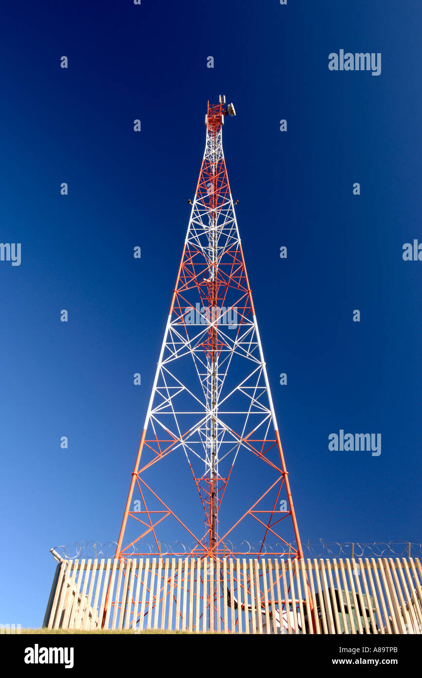 Una centrale di telecomunicazione cellulare antenna di rete nella provincia del Capo orientale del Sud Africa. Foto Stock