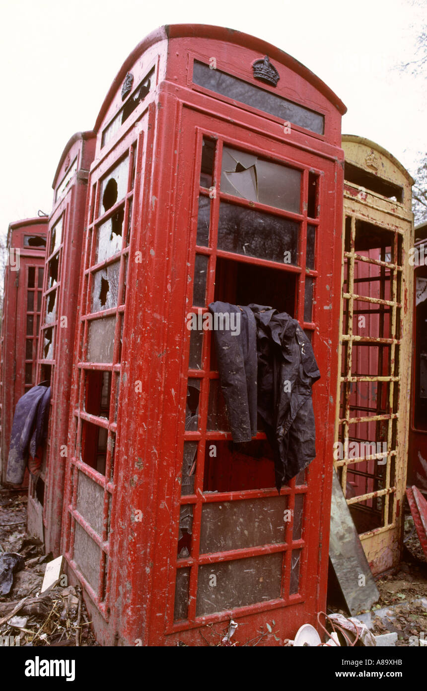 Comunicazione K ridondanti6 caselle Telefono in scrapyard Foto Stock