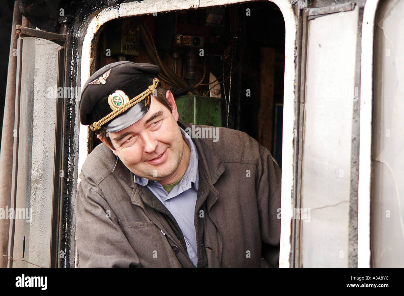 Stazione ferroviaria driver del motore in uniforme Foto Stock