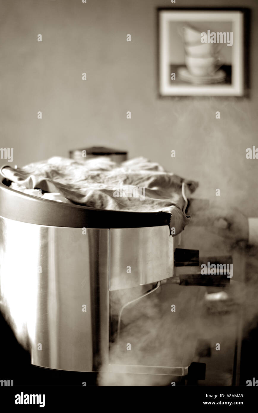 Macchina per il caffè in un ambito europeo Cafe Bar Foto Stock