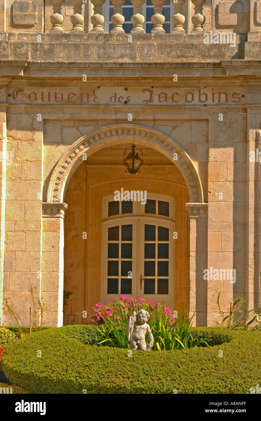 Couvent des giacobini - un antico monastero oggi produttore di vino nel borgo medievale di Saint Emilion, Bordeaux Foto Stock