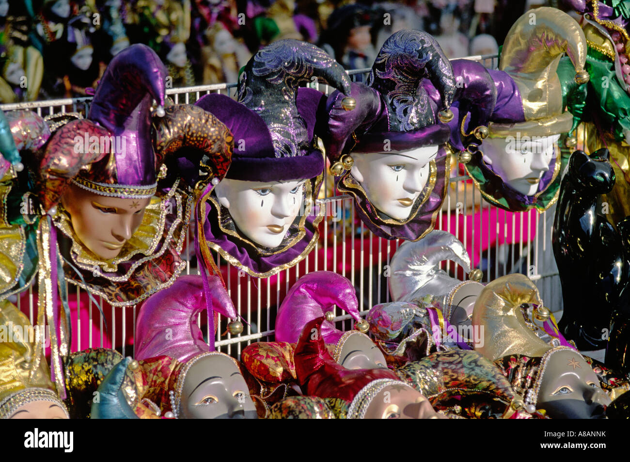 Miniatura MARDI GRAS maschere per la vendita sul mercato francese nel Quartiere Francese di New Orleans in Louisiana Foto Stock