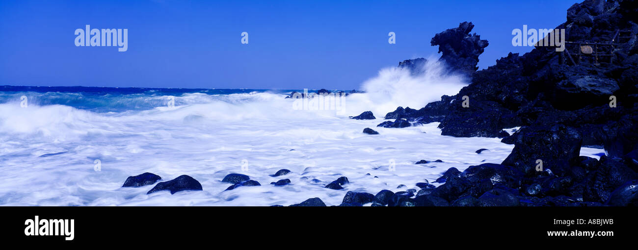 Jeju Island rocce hit smashing wave Foto Stock