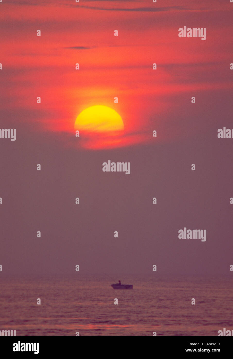 Jeju Island tramonto barca da pesca Foto Stock