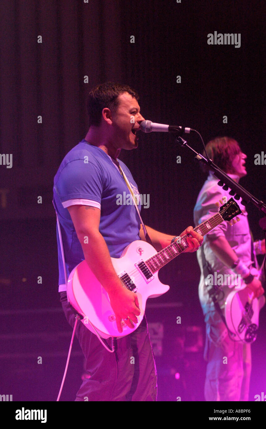 James Dean Bradfield e Nicky Wire manic street predicatori Brangwyn Hall Swansea Galles del Sud Foto Stock