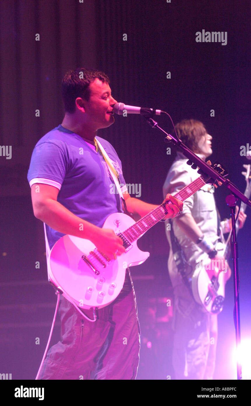 James Dean Bradfield e Nicky Wire manic street predicatori Brangwyn Hall Swansea Galles del Sud Foto Stock