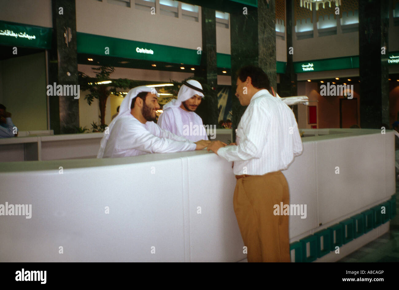 Abu Dhabi Emirati Arabi Uniti Al Ain International Airport Information Desk Foto Stock