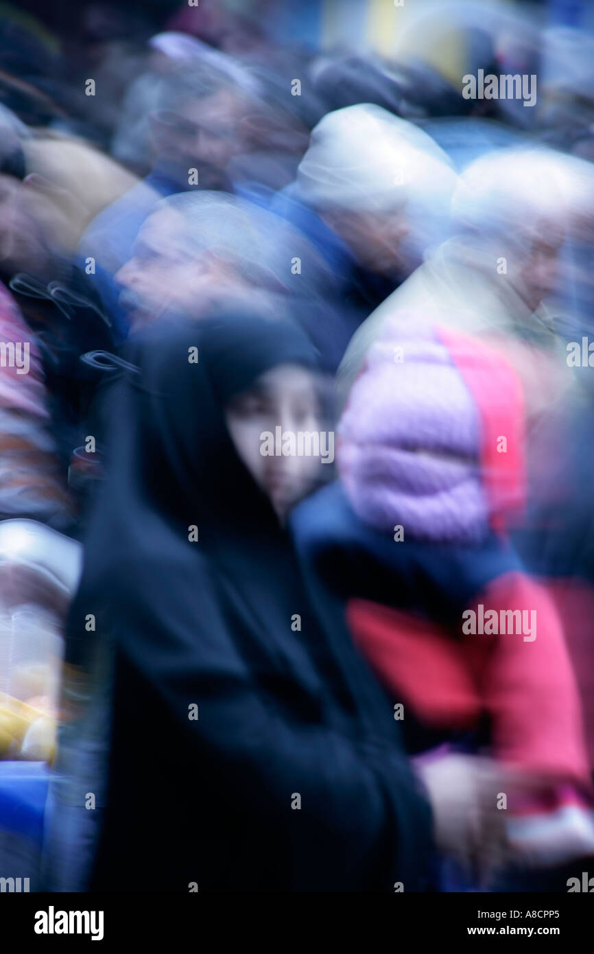 Donna in hijab e bambino, ISTANBUL, Turchia Foto Stock
