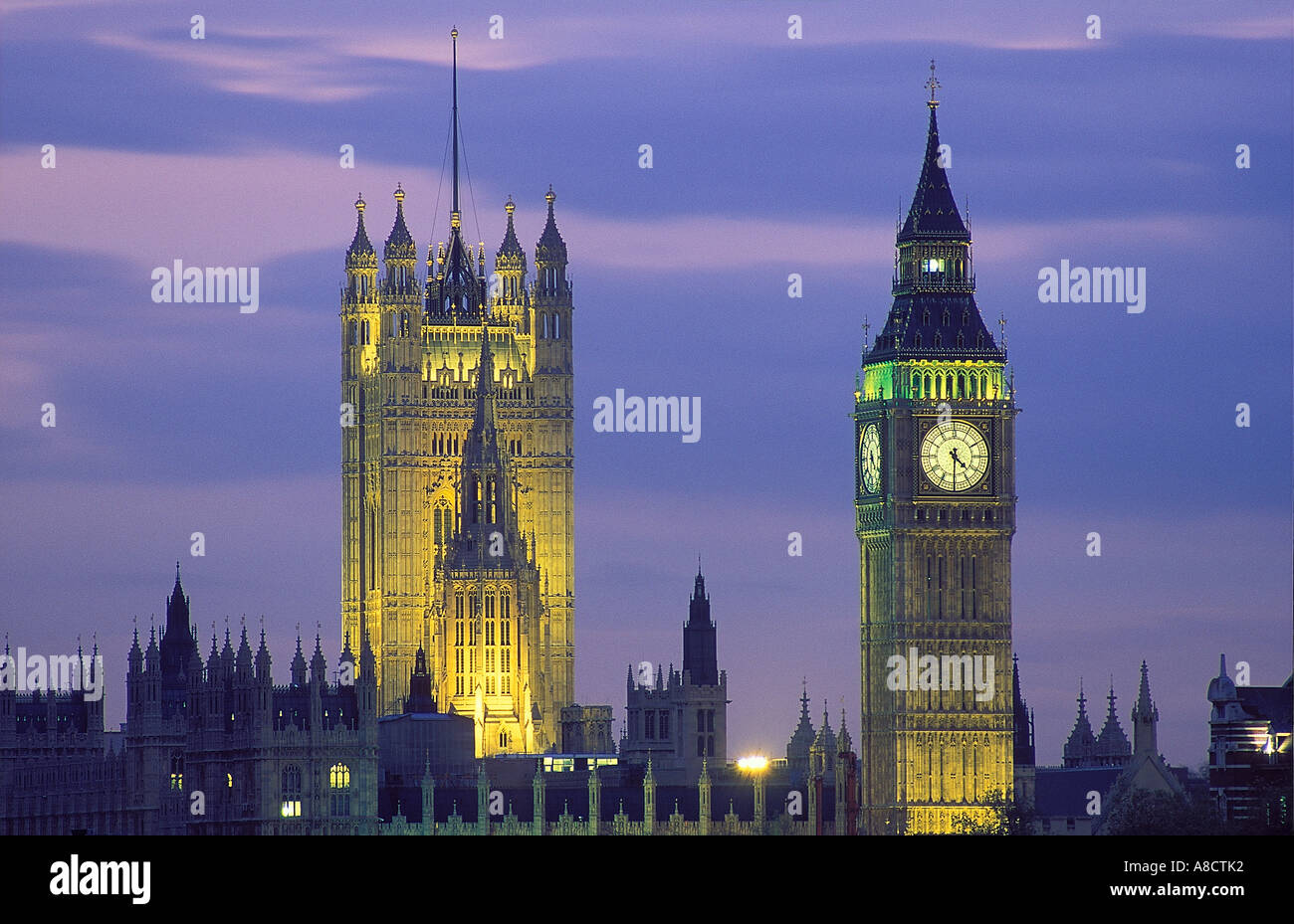 Al Big Ben e a Westminster Palace al crepuscolo Westminster Londra Inghilterra REGNO UNITO Foto Stock