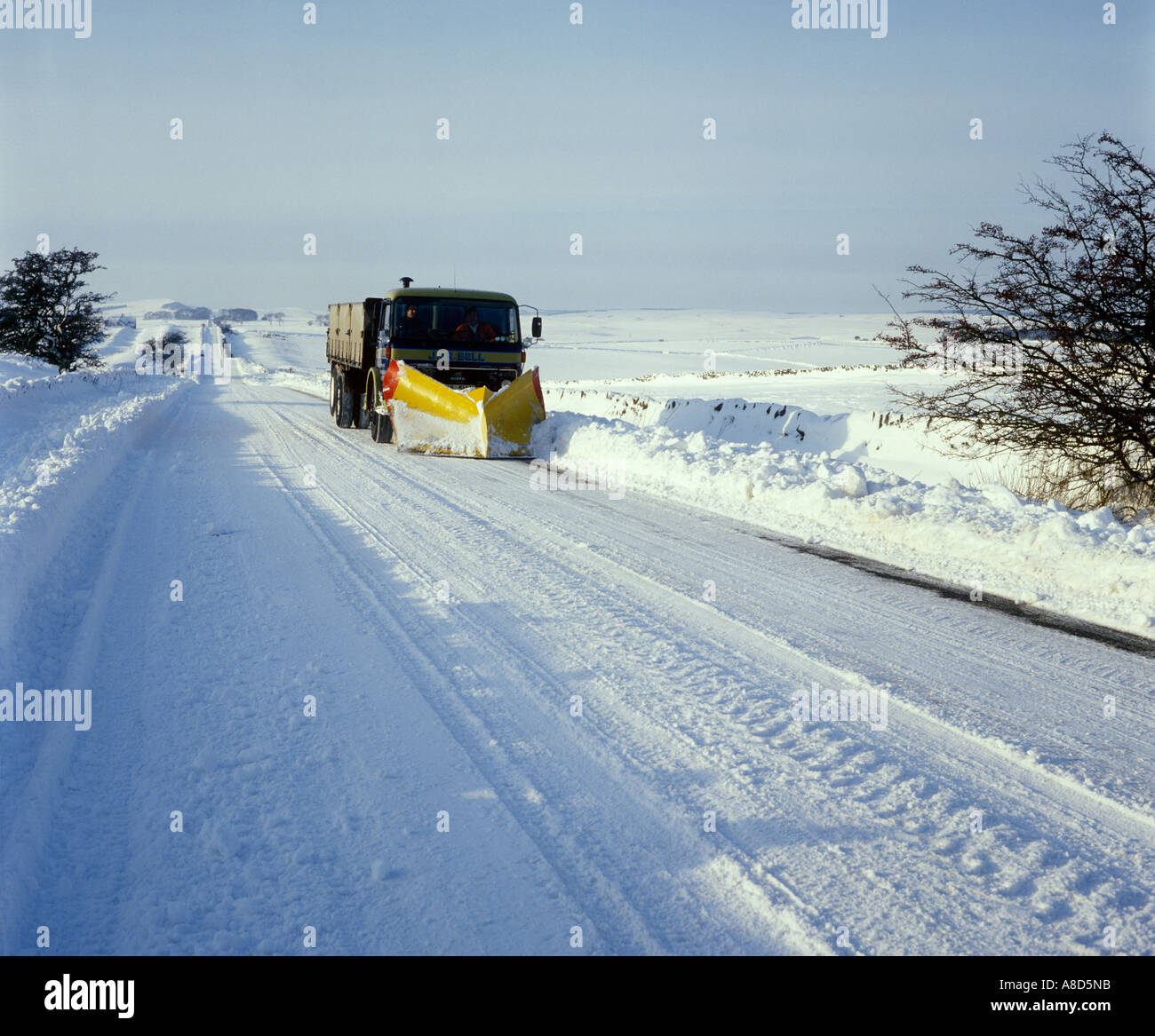 Snow Plow sulla strada militare vicino Housesteads, Northumberland UK Foto Stock