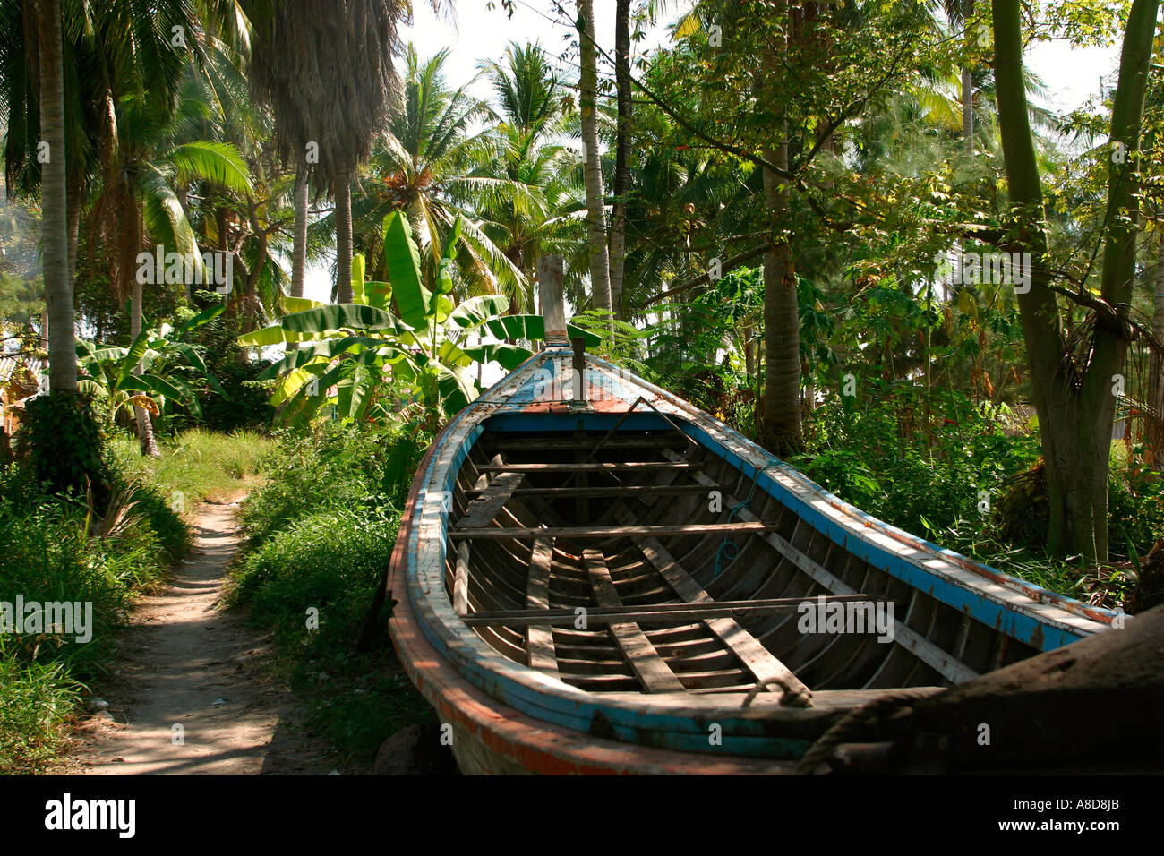 Thailandia Taratao Parco Nazionale di Ko Lipe barca in Chao Leh zingari del mare village Foto Stock