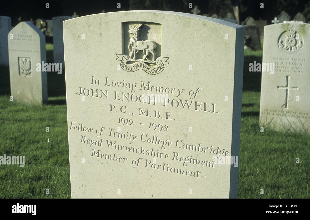 Tomba di Enoch Powell nel cimitero di Warwick, Warwick, Warwickshire, Inghilterra, Regno Unito Foto Stock