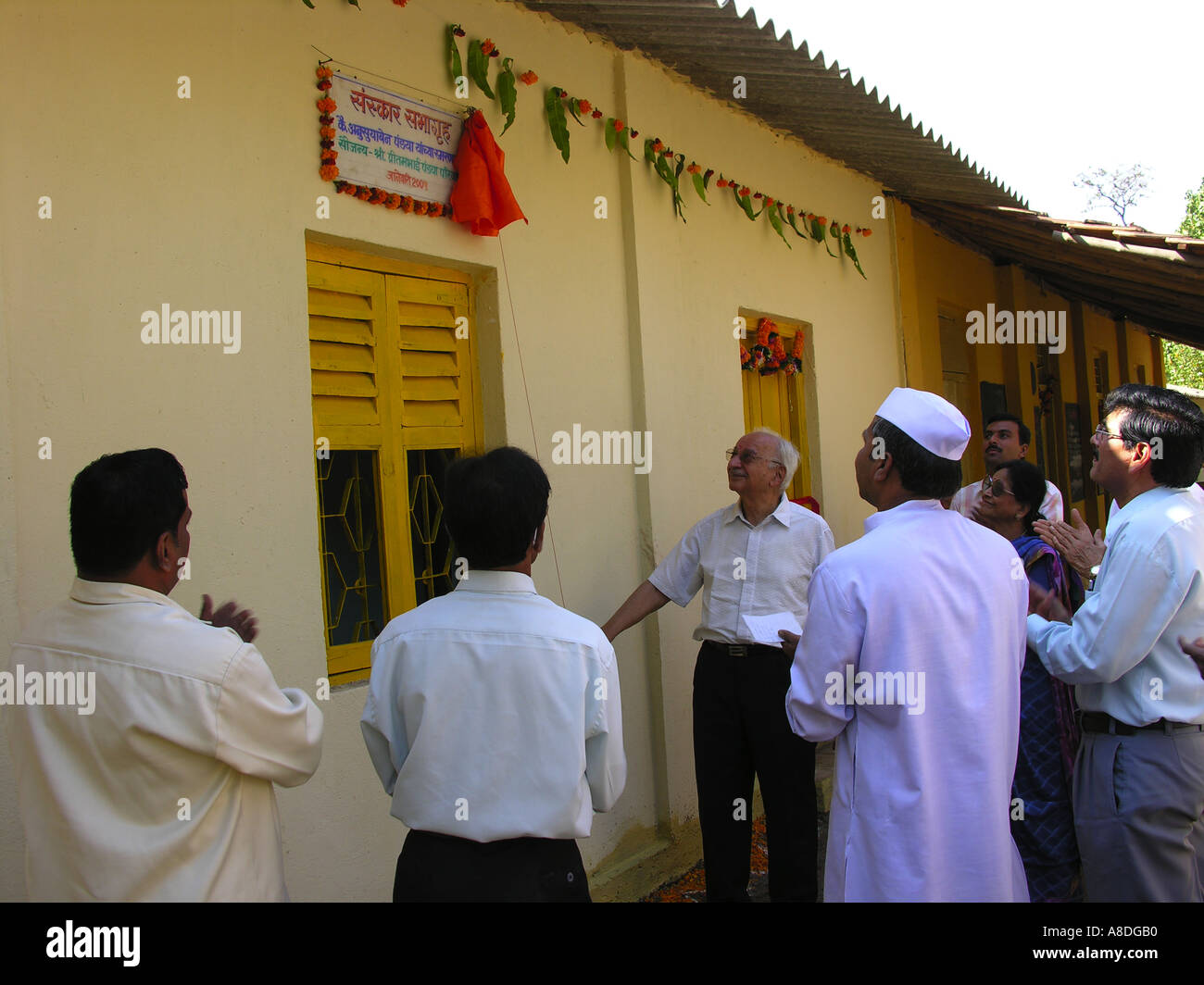 Community Hall cerimonia di apertura Moho Village Panvel Maharashtra India Foto Stock