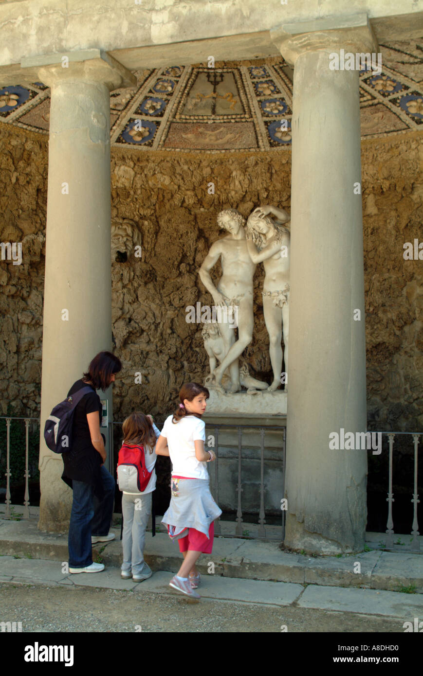 Famiglia sculture visita Palazzo Pitti Giardini di Boboli Firenze Toscana Italia Europa UE Foto Stock